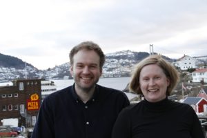 SVs Mona K. Larsen sammen med ordførerkandidat Arild Iversen.